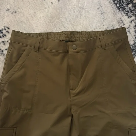 Old Navy High-Waisted All-Seasons StretchTech Cargo Pants - Picture 2 of 5